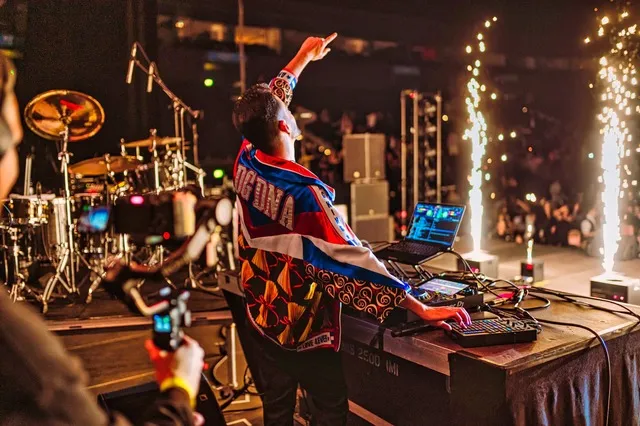 DJ Pouriya mit spektakulären Pyroeffekten